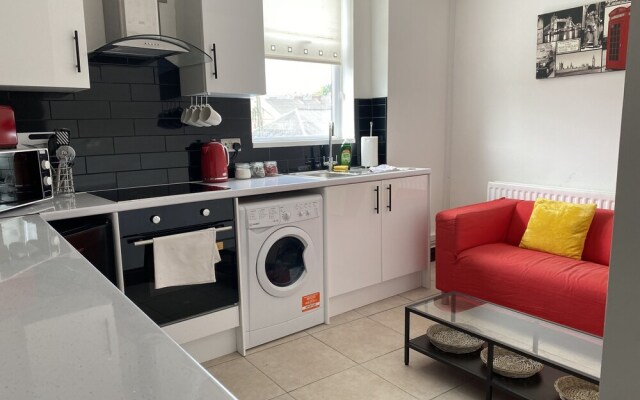 Modern 2 Bedroom Flat in Robert st, Swansea