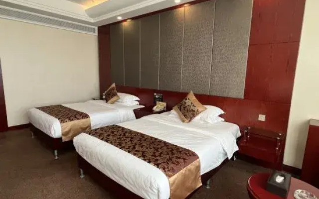 Hami Universal Hotel (Train Station)