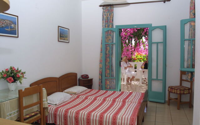 Paul Marie Hotel & Bungalows