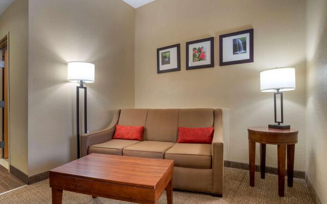 Comfort Suites Oxford I-20 exit 188