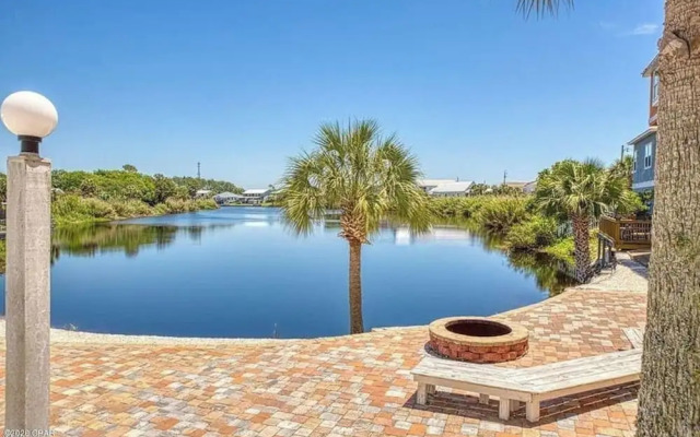 Modern One Bedroom Lockout