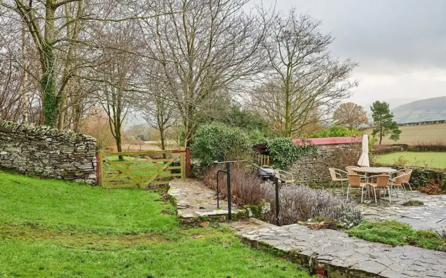 Host Stay Penrheol Farmhouse