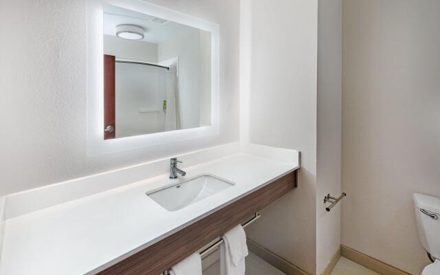 Holiday Inn Express & Suites West by IHG