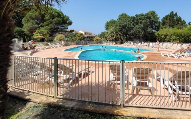 Bright 50 M for 6 with Balcony And Garden