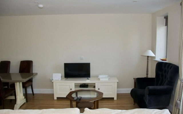 Oakleigh House, Apartment 1