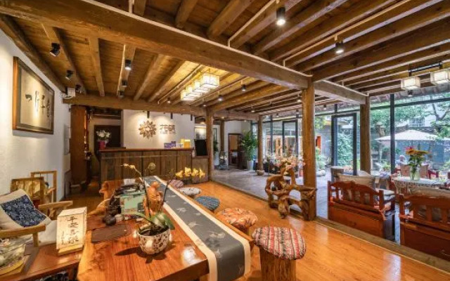 Yixing Thatched Cottage Inn (Lijiang Old Town Dashuiche Branch)