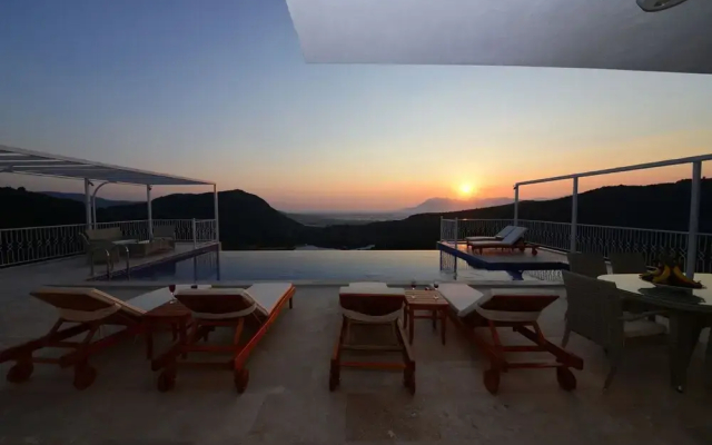 Villa Oscar by Akdenizvillam