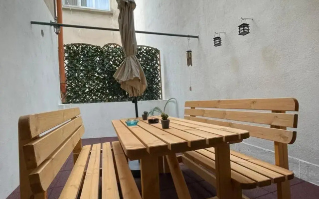 Central apartment w/ fire place - ground floor