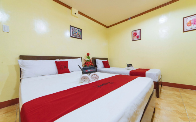 RedDoorz near Golden Sarok Shrine