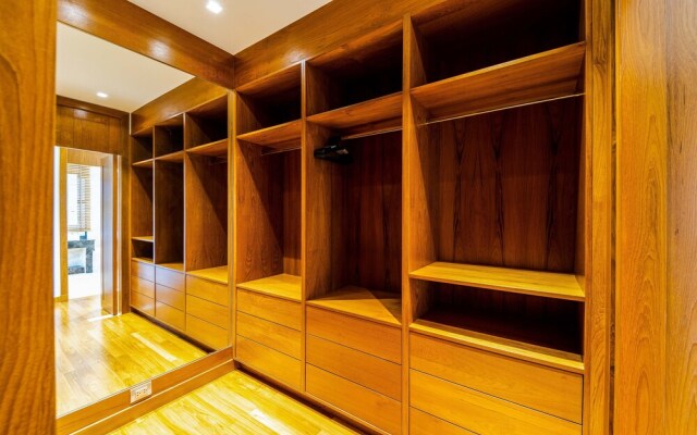 Luxury Mansion On Golf Course - BMG5