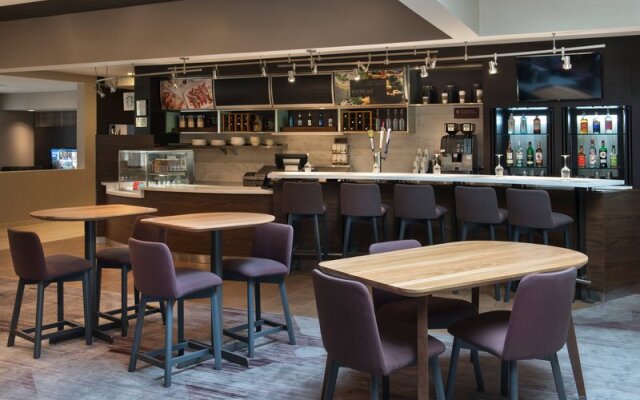 Courtyard Lincroft Red Bank