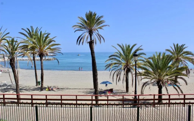 Frontline sea in the center of Puerto Banus.2 Bedrooms.