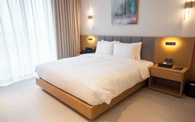 Wave M Hotel West