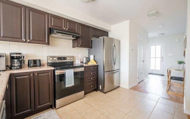 New 3BR Townhouse, Minutes to Niagara Falls and Brock University by GLOBALSTAY