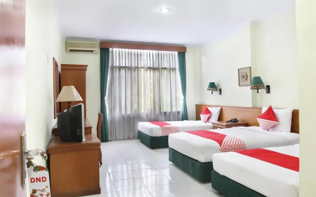 OYO 1100 Galaxy Guesthouse