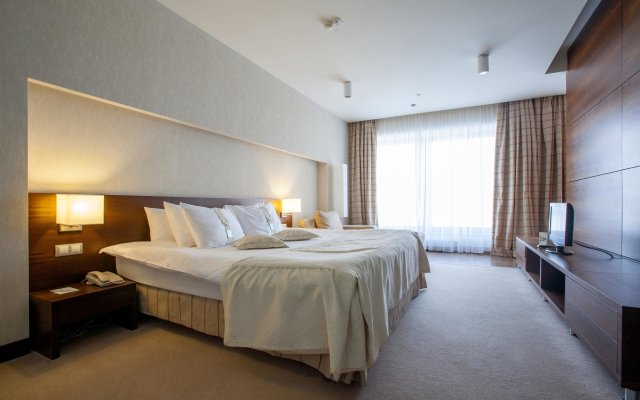 HolidayHall Samara Hotel