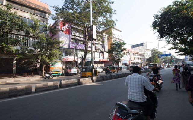 OYO 22907 Hotel Holiday