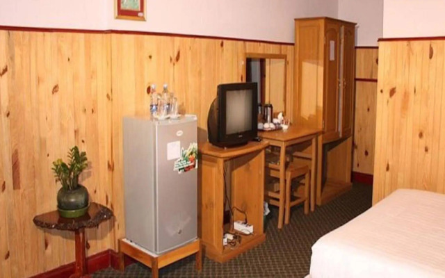 Honey Pine Hotel