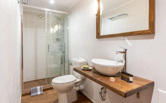 Ef Zin Studios & Suites