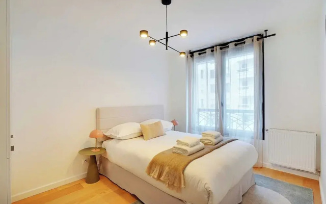 Sleek Apartment in Levallois-perret