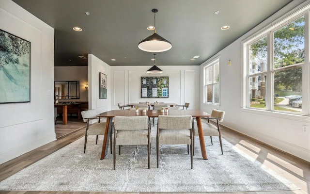 Landing Weston Lakeside Apartments