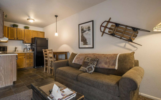 Carriage House Condominiums by All Seasons Resort Lodging