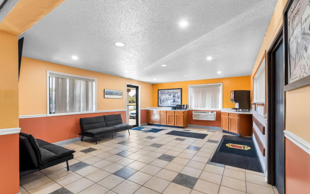 Super 8 by Wyndham Dumfries/Quantico