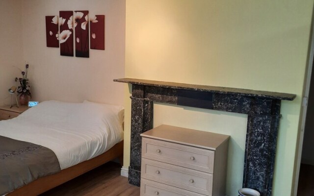 Self Contained Studio Flat in Winterton Hall