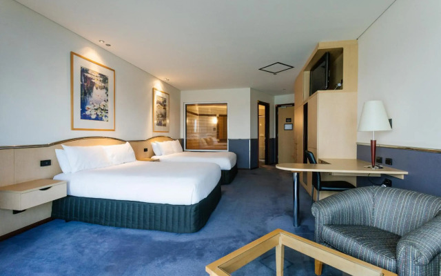 Lakes Hotel