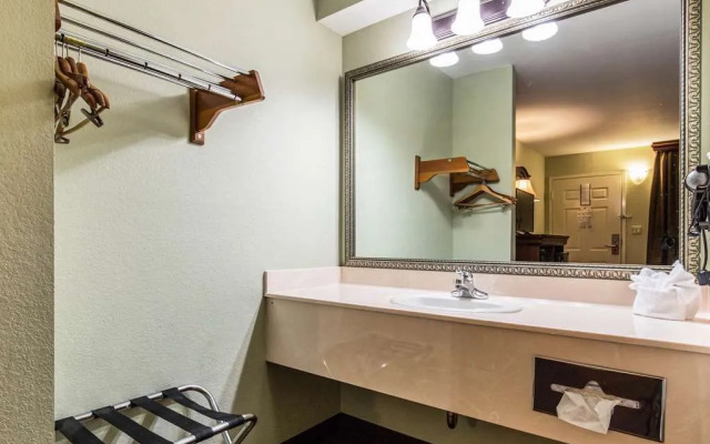 Econo Lodge at Thousand Hills