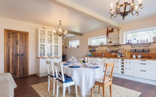 Semejnyij Guest House
