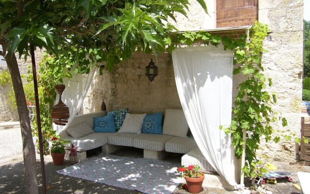 Superb Cottage with Swimming Pool in Fayssac France