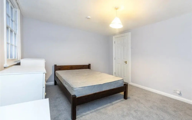 Platinum House in Camden 9956