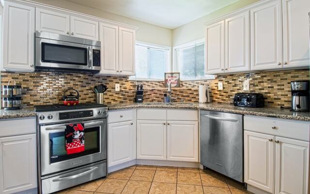Babes in Toyland - 3 Br Home