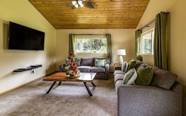 Tropical Island Paradise 2 Bedroom Home by RedAwning