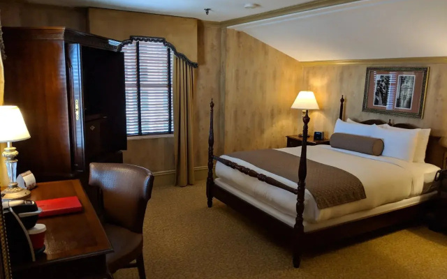 The Dunhill Hotel
