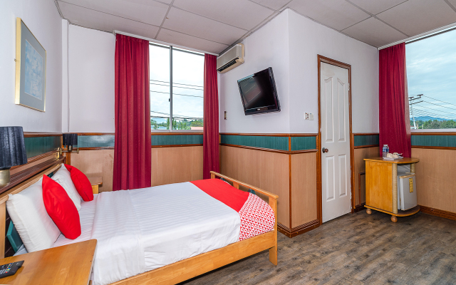 OYO 89864 Hotel Holiday Park