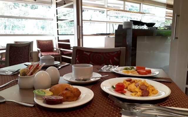 Hotel Plaza Suites