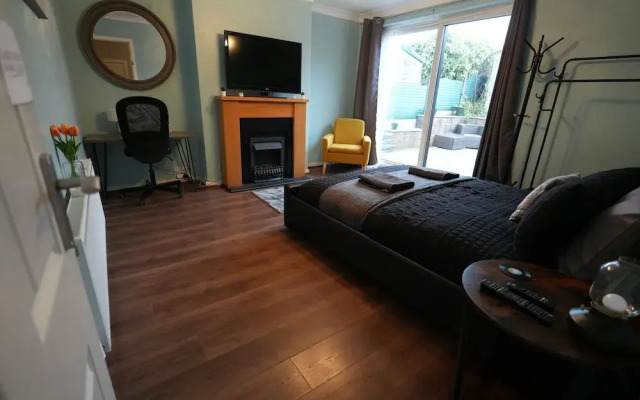 Detached Homestay With Private Rooms