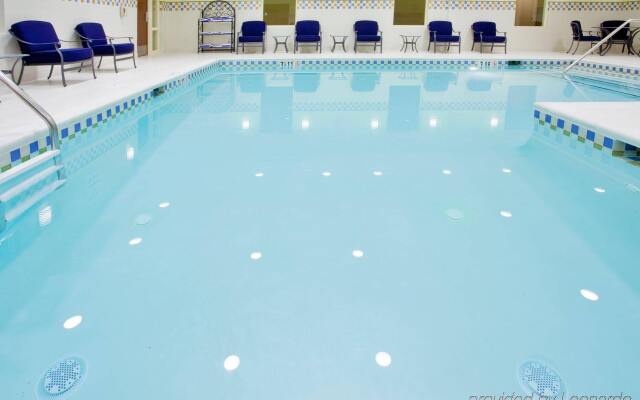 Holiday Inn Express & Suites Wilmington-Newark by IHG