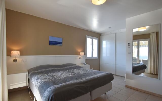 Air-conditioned villa with heated pool, guesthouse and stunning views