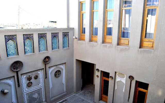 Ziyobaxsh Hotel