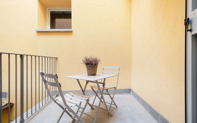 Due Torri Elegant Mini House