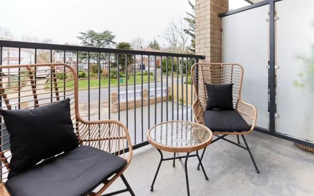 The Wembley Park Wonder - Charming 2bdr Flat With Balcony