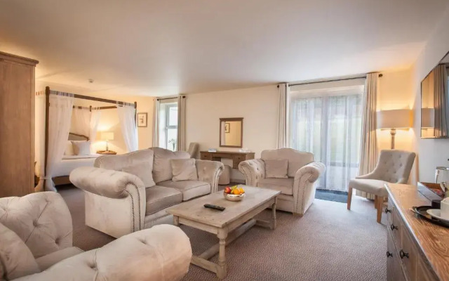 COMIS Hotel & Golf Resort