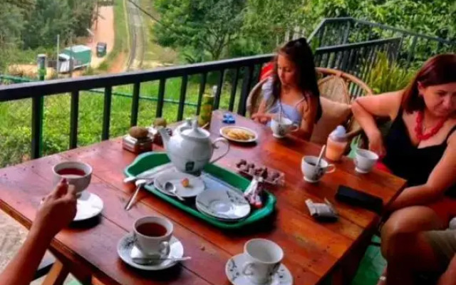 Vantage Hotel