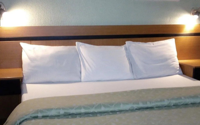The Grosvenor Rooms And Suites