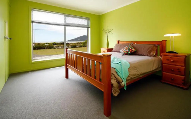 Sisters Beach Retreat