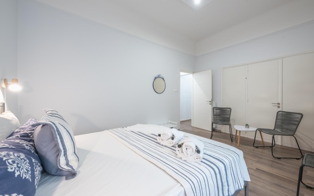 Cloudkeys Spacious Family Home in Thisio