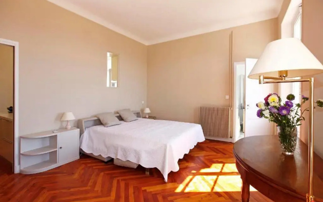 Magnifique appartement d'époque avec Vue Mer 4 personnes avec terrasse Le Port Nice